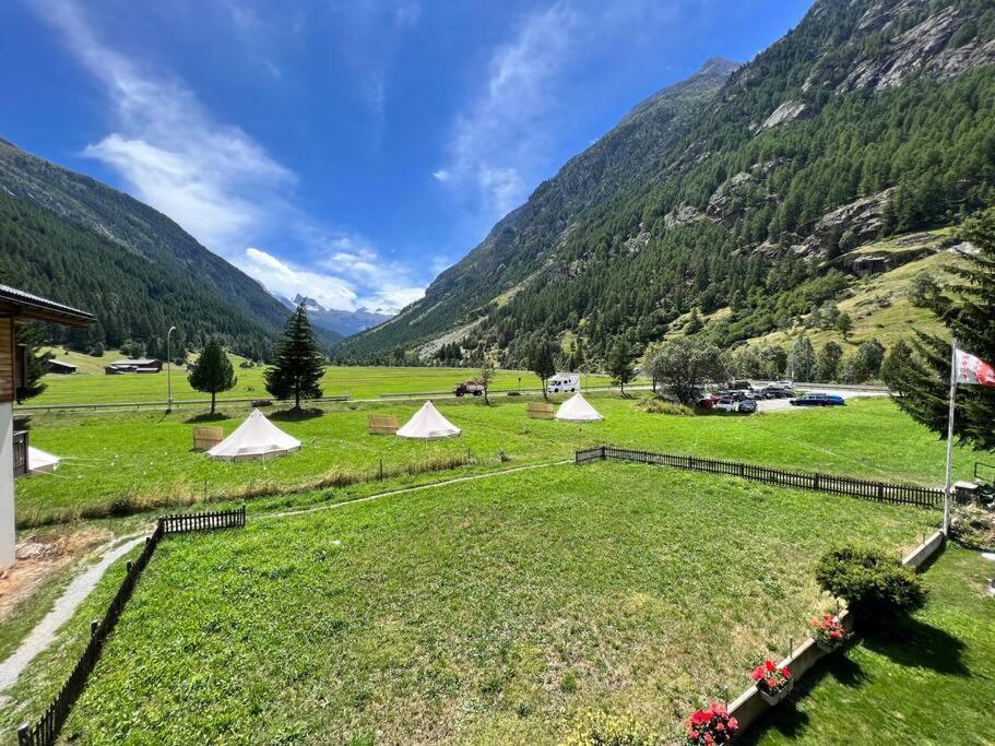 Panorama Apartment For 2 Near Zermatt With Parking! Täsch Exterior foto